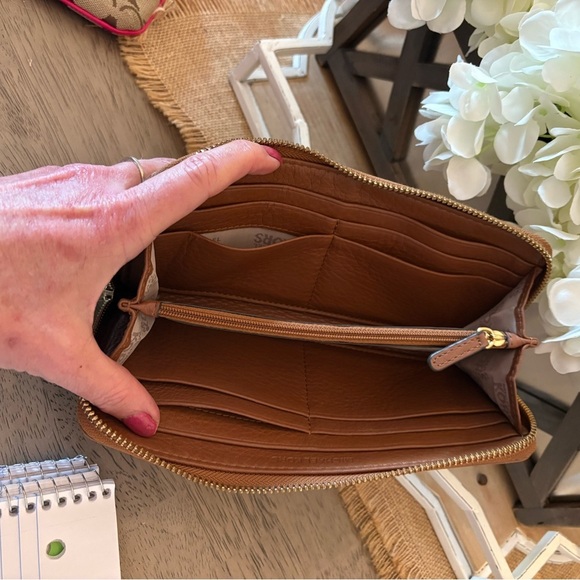 Michael Kors Large Brown Pebbled Leather Zip Around Continental Wallet | EUC - Picture 9 of 10